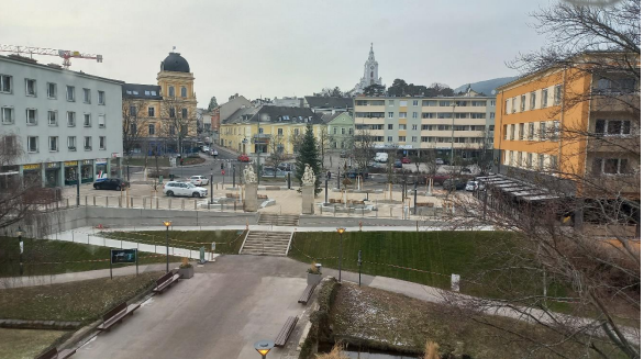 Nach der Umgestaltung gibt es Sitzmöglichkeiten, Bäume die Schatten spenden und einen besseren Zugang zum Park