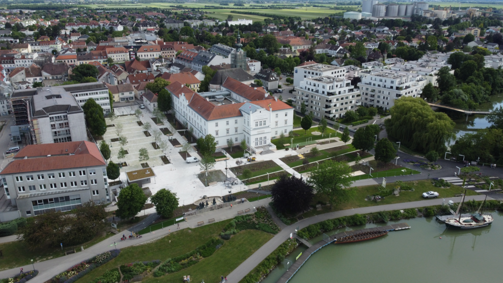 Aufnahme von oben, Baustelle im Mai 2024 - kurz vor Eröffnung im Juni. 